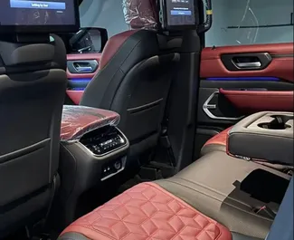 Bilutleie av Nissan Patrol 2025 i i De Forente Arabiske Emirater, inkluderer ✓ Bensin drivstoff og 400 hestekrefter ➤ Starter fra 575 AED per dag.