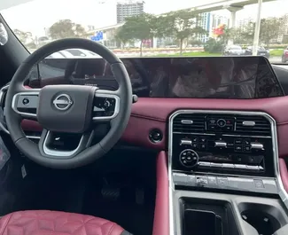 Frontvisning av en leiebil Nissan Patrol i Dubai, De Forente Arabiske Emirater ✓ Bil #5994. ✓ Automatisk TM ✓ 0 anmeldelser.