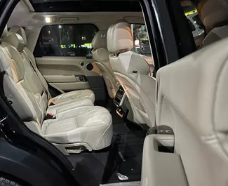 일일 250km의 주행 제한이 있는 트빌리시에서에서 대여 가능한 Land Rover Range Rover Sport 2020.