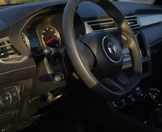 MG 5 2024 için kiralık Benzin 1,6L motor, Dubai'de.