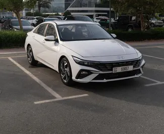 Hyundai Elantra 2025 autóbérlés az Egyesült Arab Emírségekben, jellemzők ✓ Benzin üzemanyag és 160 lóerő ➤ Napi 156 AED-tól kezdődően.