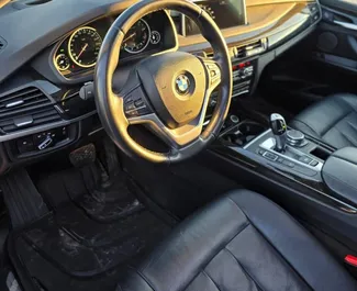 محرك البنزين بسعة 3,0 لتر لسيارة BMW X5 2017 للإيجار في في تيرانا.