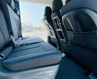 Hyundai Staria 2025 auto rentimine AÜEs, sisaldab ✓ Bensiin kütust ja 180 hobujõudu ➤ Alates 384 AED päevas.