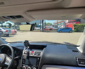 グルジアにてでのSubaru Forester 2015カーレンタル、特徴は✓ガソリン燃料と260馬力 ➤ 1日あたり130 GELからスタート。