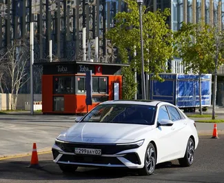 Vista frontal de um aluguel Hyundai Elantra em Almaty, Cazaquistão ✓ Carro #14735. ✓ Transmissão Automático TM ✓ 0 avaliações.