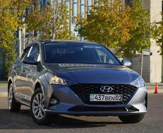 Přední pohled na pronájem Hyundai Accent v Almaty, Kazachstán ✓ Auto č. 14745. ✓ Převodovka Automatické TM ✓ Recenze 0.