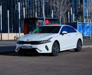 Sprednji pogled najetega avtomobila Kia K5 v v Almatyju, Kazahstan ✓ Avtomobil #14742. ✓ Menjalnik Samodejno TM ✓ Mnenja 0.