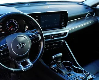 Najem avtomobila Kia K5 2020 v v Kazahstanu, z značilnostmi ✓ gorivo Bencin in 200 konjskih moči ➤ Od 39000 KZT na dan.
