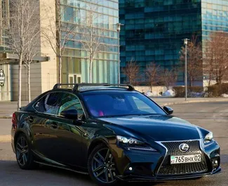 カザフスタンにてでのLexus IS250 2014カーレンタル、特徴は✓ガソリン燃料と225馬力 ➤ 1日あたり37000 KZTからスタート。