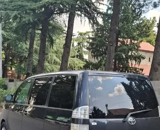 2.0L 엔진이 장착된 트빌리시에서의 Toyota Noah #14796 자동 차량 대여 ➤ Lasha 조지아에서에서 제공.