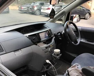 Toyota Noah 대여. 조지아에서에서 대여 가능한 편안함, 미니밴 차량 ✓ 보증금 없음 ✓ TPL, CDW 보험 옵션.