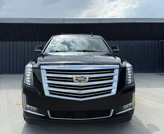 Bensiini 6,2L moottori Cadillac Escalade 2019 vuokrattavana Tbilisissä.