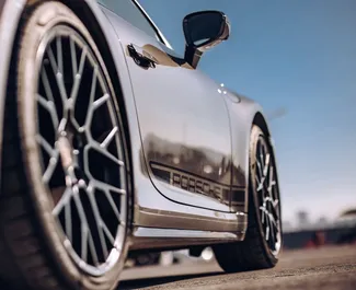 Porsche 911 Carrera GTS 2023 araç kiralama Gürcistan'da, ✓ Benzin yakıt ve 400 beygir gücü özellikleriyle ➤ Günde başlayan fiyatlarla 1400 GEL.