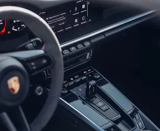 Porsche 911 Carrera GTS 2023 için kiralık Benzin 3,0L motor, Tiflis'te.