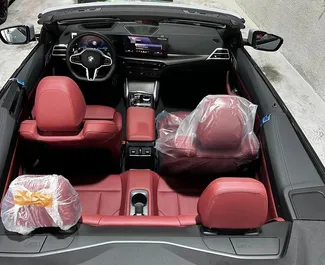 두바이에서에서 대여 가능한 Petrol 2.5L 엔진의 BMW 420i Cabrio 2025.