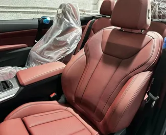 두바이에서, 아랍에미리트에서 대여하는 BMW 420i Cabrio의 전면 뷰 ✓ 차량 번호#5982. ✓ 자동 변속기 ✓ 1 리뷰.