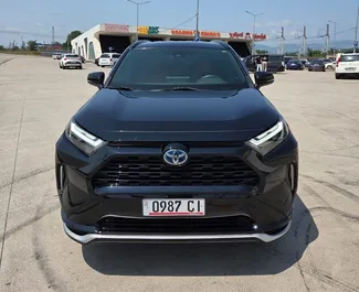 트빌리시에서, 조지아에서 대여하는 Toyota Rav4의 전면 뷰 ✓ 차량 번호#14726. ✓ 자동 변속기 ✓ 0 리뷰.