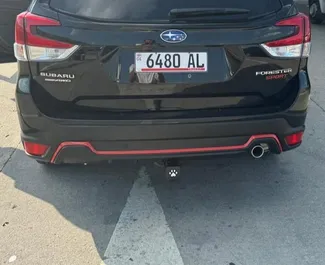 Interior do Subaru Forester para aluguer na Geórgia. Um excelente carro de 5 lugares com transmissão Automático.