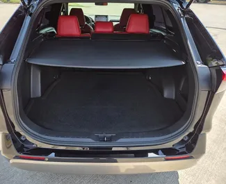 트빌리시에서에서 대여 가능한 Petrol 2.5L 엔진의 Toyota Rav4 2023.
