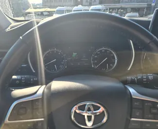Motor Bencin 3,5L Toyota Highlander 2023 za najem v v Tbilisiju.