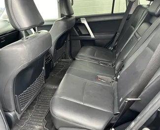 トビリシにて、グルジアにてでのToyota Land Cruiser Prado #14798 自動カーレンタル、4.0Lエンジン搭載 ➤ ラシャから。