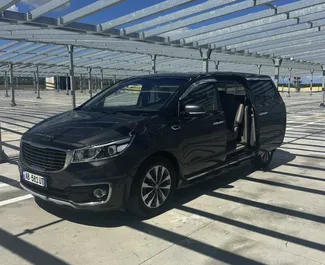 Kia Carnival kiralama. Konfor, Crossover, Minivan Türünde Araç Kiralama Arnavutluk'ta ✓ Depozitosuz ✓ TPL, CDW, FDW, Hırsızlık, Yurtdışı sigorta seçenekleri.
