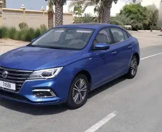 Vista frontal de un MG 5 de alquiler en Dubai, EAU ✓ Coche n.º 14761. ✓ Automático TM ✓ 0 opiniones.