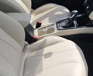 Alquiler de coches MG 5 2024 en los EAU, con ✓ combustible de Gasolina y 140 caballos de fuerza ➤ Desde 130 AED por día.