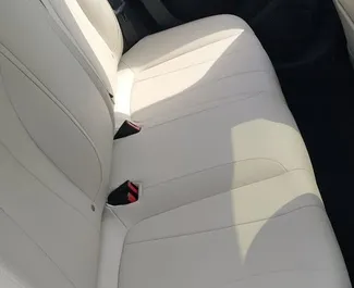 Alquiler de MG 5. Coche Confort para alquilar en los EAU ✓ Sin depósito ✓ opciones de seguro TPL, SCDW, FDW, Pasajeros, Robo, Sin depósito.