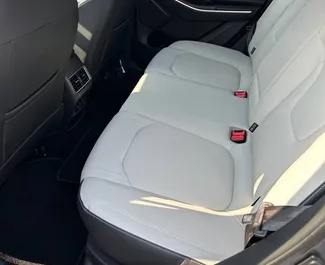 JAC JS4 2024 在 在迪拜 可租赁，具有 250 km/day 里程限制。