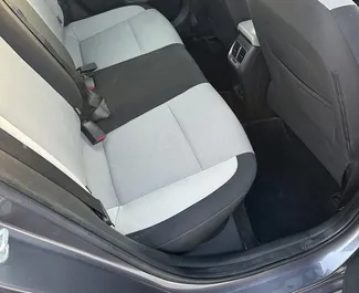 일일 250km의 주행 제한이 있는 두바이에서에서 대여 가능한 Hyundai Accent 2022.