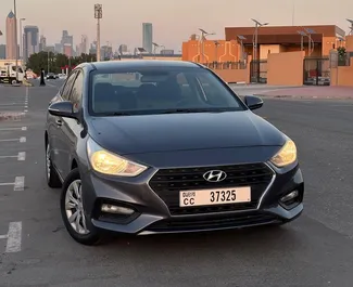 1.6L 엔진이 장착된 두바이에서의 Hyundai Accent #14763 자동 차량 대여 ➤ Andry 아랍에미리트에서에서 제공.