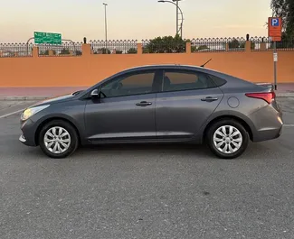 Hyundai Accent 대여. 아랍에미리트에서에서 대여 가능한 경제 차량 ✓ 보증금 없음 ✓ TPL, SCDW, FDW, 승객, 도난, 보증금 없음 보험 옵션.
