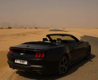 Pronajměte si Ford Mustang Cabrio v Dubaj SAE