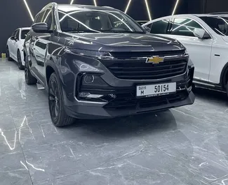 Sprednji pogled najetega avtomobila Chevrolet Captiva v v Dubaju, ZAE ✓ Avtomobil #14714. ✓ Menjalnik Samodejno TM ✓ Mnenja 0.