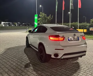 Sprednji pogled najetega avtomobila BMW X6 v v Tirani, Albanija ✓ Avtomobil #14955. ✓ Menjalnik Samodejno TM ✓ Mnenja 0.