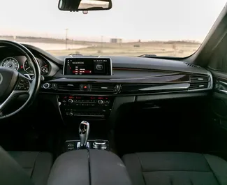 BMW X5 rent. Premium, Crossover auto rentimiseks Gruusias ✓ Tagatisraha 500 GEL ✓ Kindlustuse valikud: TPL, CDW.