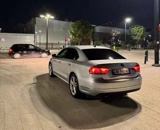 Najem avtomobila Volkswagen Passat 2015 v v Albaniji, z značilnostmi ✓ gorivo Bencin in  konjskih moči ➤ Od 41 EUR na dan.