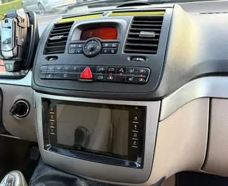 Diesel 2,2L-motoren til Mercedes-Benz Vito 2012 for utleie i Tirana.