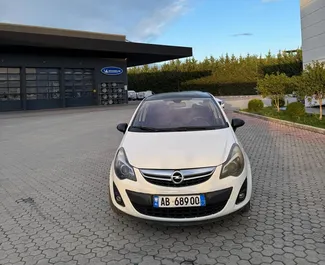 Sprednji pogled najetega avtomobila Opel Corsa v v Tirani, Albanija ✓ Avtomobil #14850. ✓ Menjalnik Priročnik TM ✓ Mnenja 0.