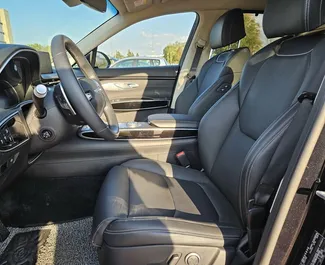 Genesis GV70 2023 διαθέσιμο για ενοικίαση στο Μινσκ, με όριο χιλιομέτρων 300 χλμ/ημέρα.