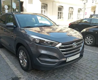 Sprednji pogled najetega avtomobila Hyundai Tucson v v Bakuju, Azerbajdžan ✓ Avtomobil #11976. ✓ Menjalnik Samodejno TM ✓ Mnenja 0.