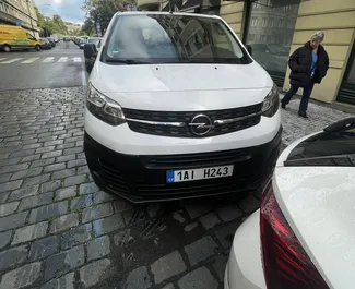 Μπροστινή όψη ενοικιαζόμενου Opel Vivaro στην Πράγα, Τσεχία ✓ Αριθμός αυτοκινήτου #14954. ✓ Κιβώτιο ταχυτήτων Χειροκίνητο TM ✓ 0 κριτικές.