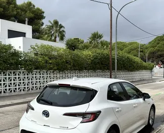 Alquiler de Toyota Corolla. Coche Economía, Confort para alquilar en España ✓ Depósito de 500 EUR ✓ opciones de seguro TPL, Robo, En el extranjero.