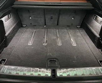 BMW X6 2023 med Bakre drivenhet-system, tillgänglig i Dubai.