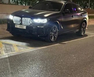 Framvy av en hyrbil BMW X6 i Dubai, Förenade Arabemiraten ✓ Bil #14835. ✓ Växellåda Automatisk TM ✓ 0 recensioner.