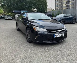 Uthyrning av Toyota Camry. Komfort, Premium bil för uthyrning i Georgien ✓ Utan deposition ✓ Försäkringsalternativ: TPL, FDW, Ingen insättning.