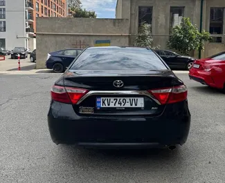 Bensin 2,0L motor i Toyota Camry 2017 för uthyrning i Tbilisi.