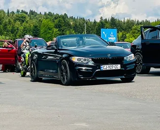 BMW M4 Cabrio interjers nomai Gruzijā. Lieliska 4 sēdvietu mašīna ar Automātiskais pārnesumu kārbu.