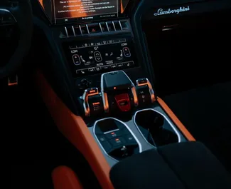 Lamborghini Urusのレンタル。グルジアにてでのプレミアム, ラグジュアリー, クロスオーバーカーレンタル ✓ 預金3000 GEL ✓ TPL, CDW, FDWの保険オプション付き。